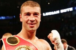 Box-Lucian-Bute-isi-apara-titlul-in-fata-lui-Jean-Paul-Mendy-pe-9-iulie-2011-la-Romexpo-foto-agerpres.ro