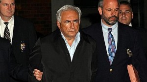 Directorul FMI cautat la piele, haine si ADN - Ziarul National Dominique Strauss-Kahn supus examenului medico-legal