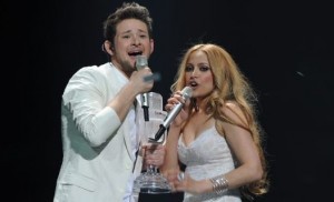 Ell-Nikki-Eldar-Gasimov-Nigar-Jamal-din-Azerbaijan-au-castigat-Eurovision-2011-trofeu-finala - Ziarul National Ell-Nikki-Eldar-Gasimov-Nigar-Jamal-din-Azerbaijan-au-castigat-Eurovision-2011-trofeu-finala