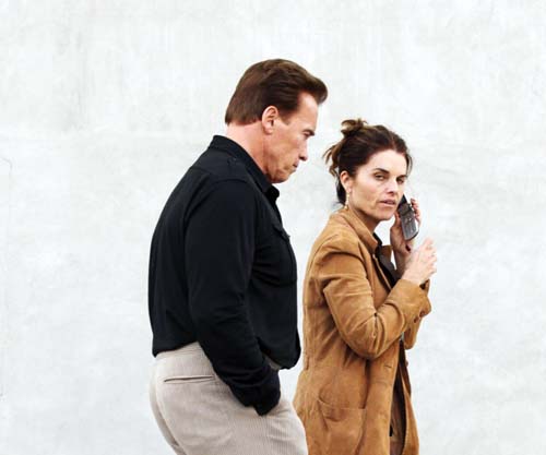Arnold nu vrea sa divorteze
