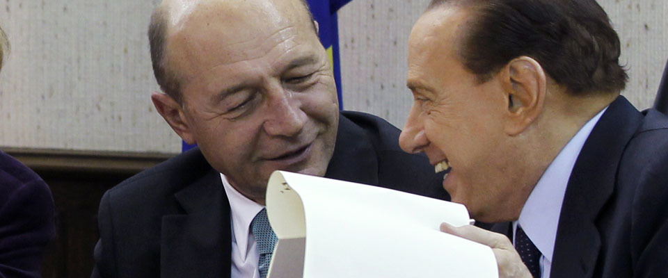 Batut in alegeri, Berlusconi e pus pe bancuri la Bucuresti