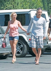 Britney Spears And Jason Trawick Do Some Sunday Morning Shopping - Ziarul National