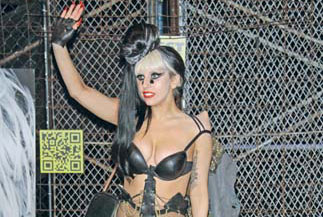 Dezvaluiri din dormitorul lui Lady GaGa. A  facut sex in trei