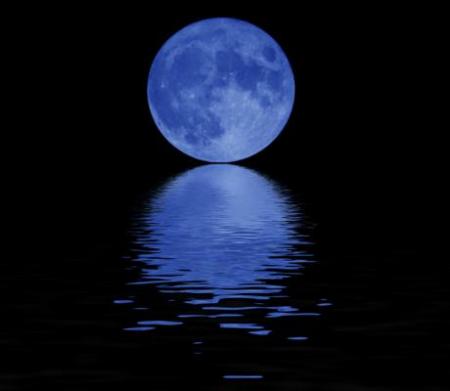 Luna are mari interioare