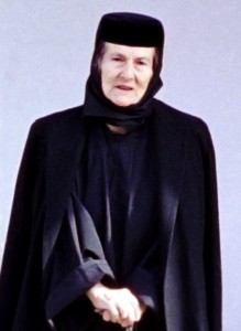 Maica Benedicta: "Credeti ca de la manele ne vom mai putea intoarce la Bach?"