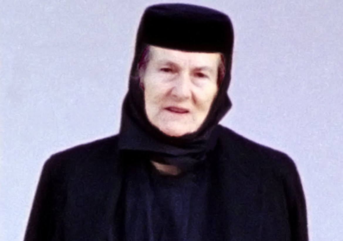 Maica Benedicta: “Credeti ca de la manele ne vom mai putea intoarce la Bach?”