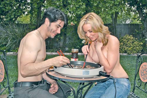 Pranz  topless pe platourile de filmare