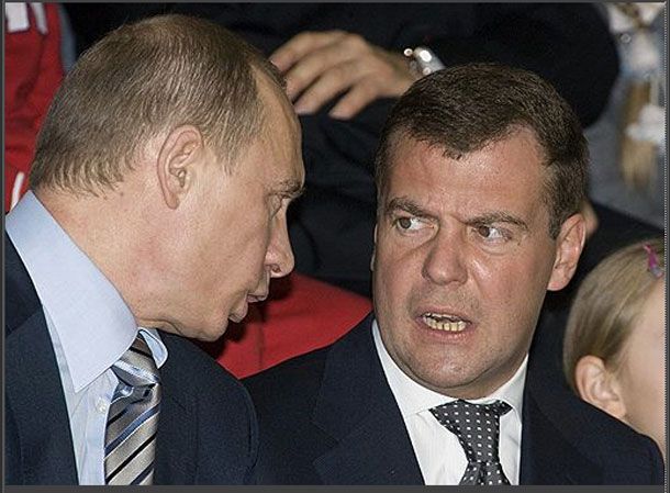 Fostii aliati Putin si Medvedev se bat pentru putere in Rusia