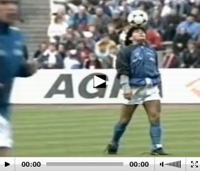 Live is life! Maradona dansa cu mingea!