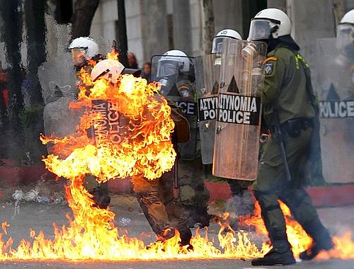 UPDATE VIDEO. Grecia rastignita intre austeritate si anarhie