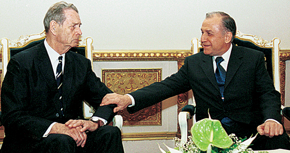 Tismaneanu: „Iliescu l-a expulzat pe Rege, azi se sufoca de indignare”