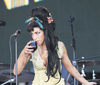 Amy, ne tragi clapa la Bucuresti?