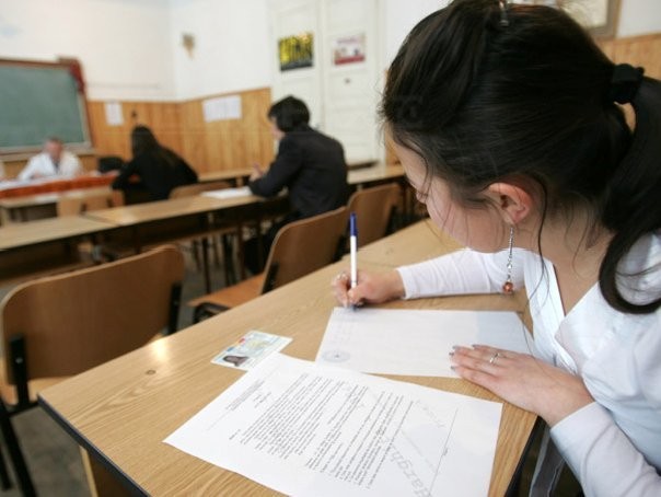 BACALAUREAT 2014: Un elev a fost eliminat din examen pentru tentativa de frauda