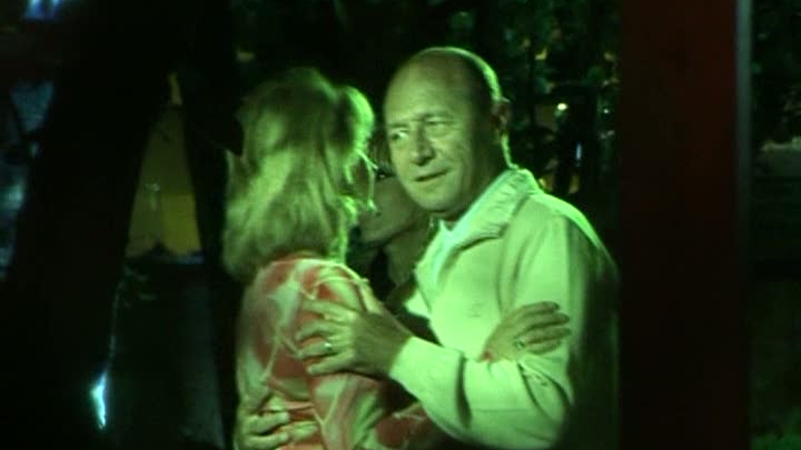 Traian si Maria Basescu, seara cu flori si dans la Ciresica