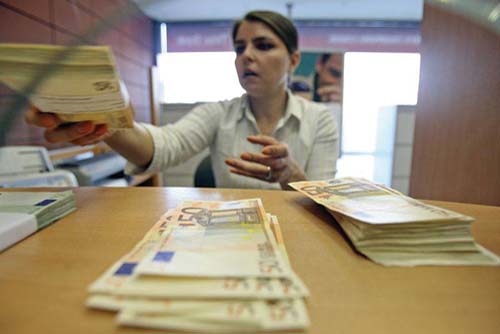 Bancile percep comisioane imorale