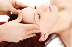 woman getting a head and shoulder massage - Ziarul National