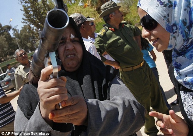 Arma secreta a lui Gaddafi: gospodinele razboinice