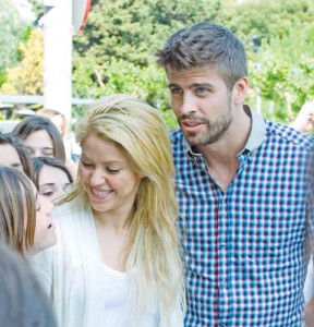 Shakira y su novio Gerard Pique, disfrutan de una romantica comida en un restaurante, El Jardi de l´Abadessa, en el afamado barrio de Pedralbes en Barcelona. - Ziarul National