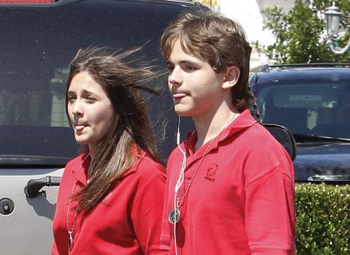 Copiii lui Michael Jackson fac lucruri trasnite