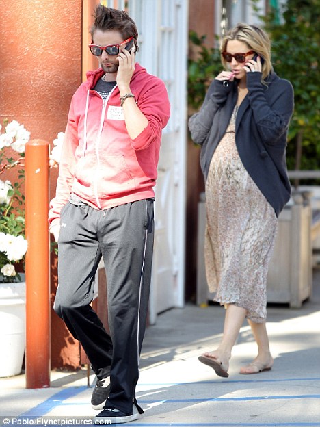 Kate Hudson si iubitul sunt dependenti de telefonul mobil