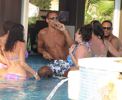 Rio Ferdinand, fara sotie si copii in vacanta