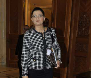 Anca Boagiu e invidioasa pe decolteurile subalternelor