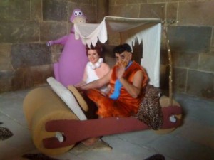 Viorel-Oana-Lis-nunta-Fred-Flintstone-Wilma-foto-ProTV