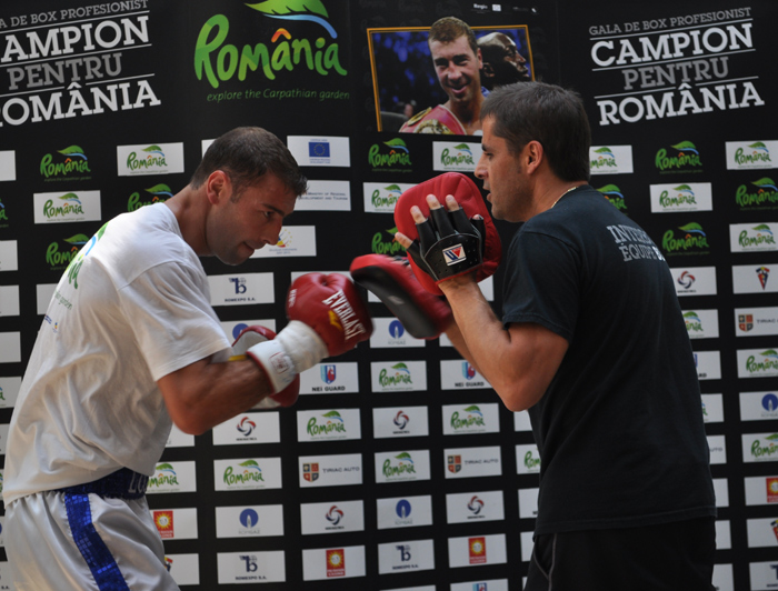 Lucian Bute s-a antrenat in mall – FOTO