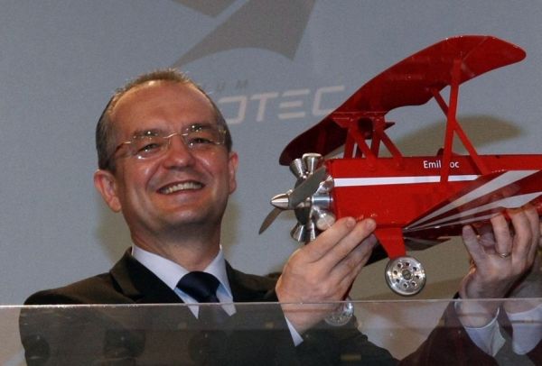 emil-boc-fmi-avion