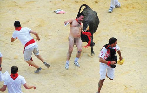 Uite ce inseamna sa te dai taur la corida!