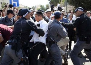 Israeli police scuffle with protesting O - Ziarul National