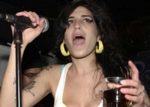 amy-winehouse-droguri-dealer-cocaina-heroina-foto-celebrific.com