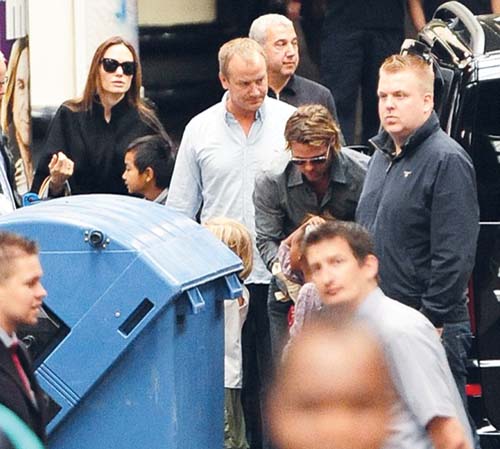 Angelina a inchiriat un tren ca sa-si duca familia in vacanta