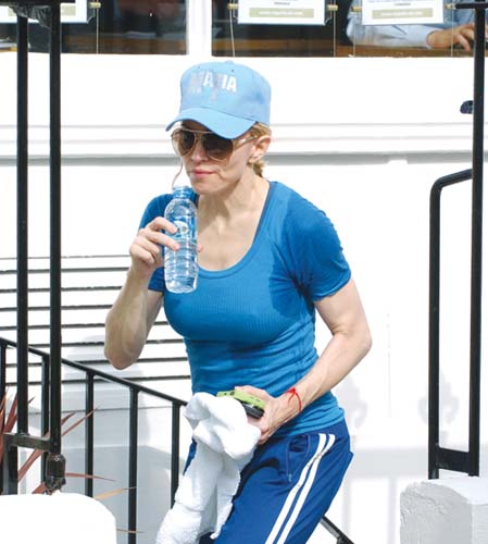 Madonna e datoare 5 milioane de dolari