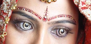 Eyes have it with contact lens jewellery - Ziarul National