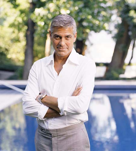 George Clooney face baie cu baietii