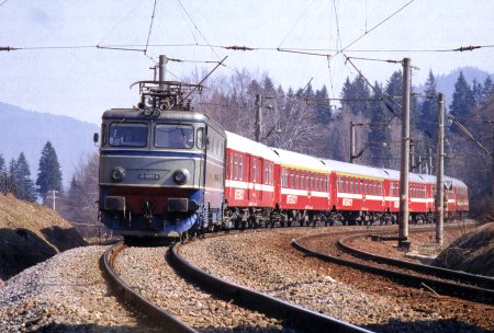 Biletele CFR se scumpesc cu 18 la suta