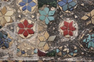 8.floricele rosii, galbene si albastre, care inconjoara centrul universului - Ziarul National