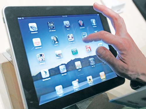 Cine are iPad face mai mult shopping online