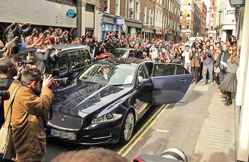 Vezi de ce a oprit traficul Angelina Jolie