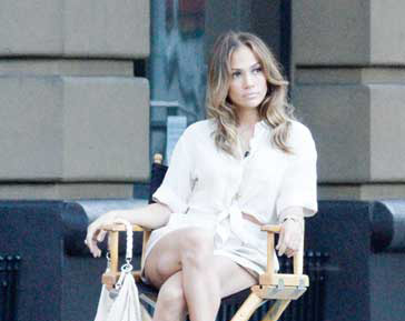 A aflat din ziare ca se iubeste cu Jennifer Lopez