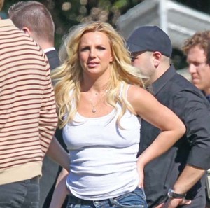 Britney Spears Wears Protective Goggles With Knoxville - Ziarul National
