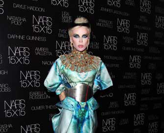 Daphne Guinness: “O sa mananc pe lumea ailalta”