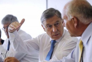 President of Economiesuisse Buehrer speaks to Vice-President of Swissmem, the association of Swiss engineering, electrical and metal industry Hess before a news conference in Bern - Ziarul National