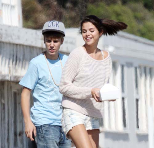 Justin Bieber a inchiriat un stadion ca sa-si duca iubita la film