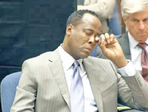 Dr. Conrad Murray Cries During Opening Statements Of Manslaughter Trial - Ziarul National