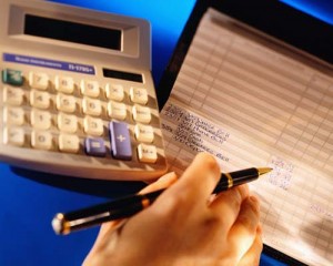 Woman Balancing Her Checkbook - Ziarul National