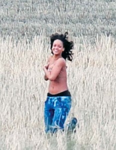 rihanna 4 copy - Ziarul National