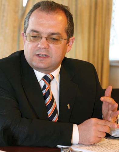 Boc: Daca grupul minoritatilor nationale nu ar fi votat motiunea de cenzura, Guvernul ar fi ramas