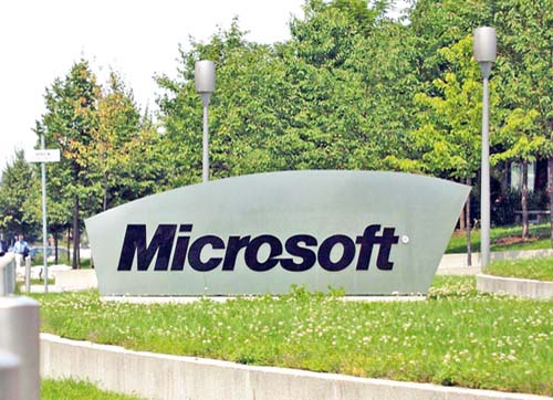 Microsoft pregateste telefonul “2 in 1”